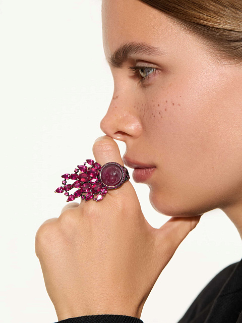 Blackened gold ring with a cameo on ruby, 2