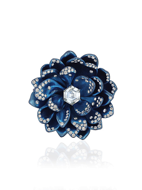 Flower‑shaped titanium ring with diamonds, 4