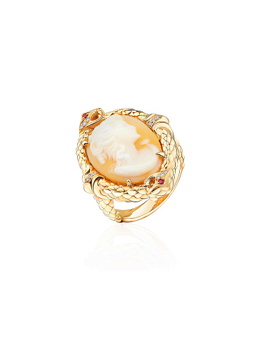 Yellow gold ring with shell cameo and diamonds, 1
