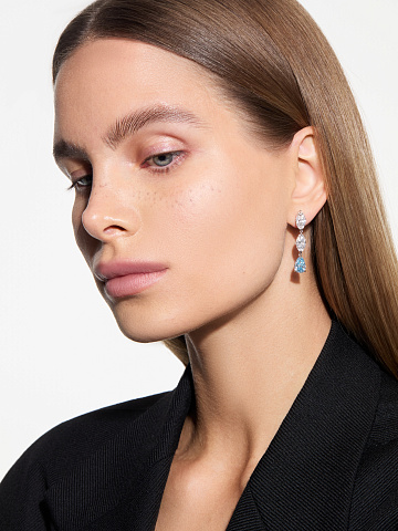 Earrings with LG diamonds, 2