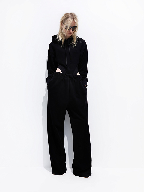 Black fleece sweatpants, 2 Black fleece sweatpants, 2