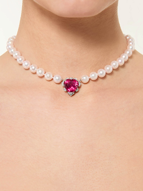 Necklace with Akoya pearls and a heart-cut rubellite, 2