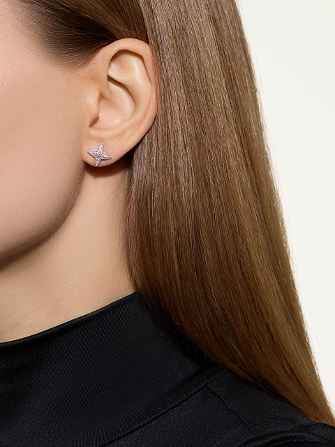 White gold stud earrings with round-cut diamonds, 2