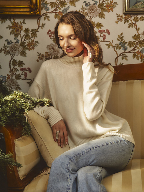 White Royal Cashmere Turtleneck Sweater, 6