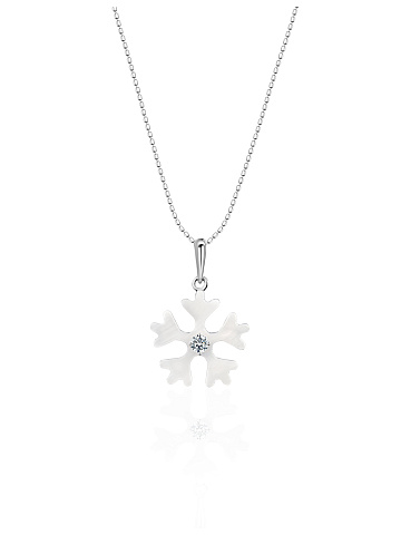 Snowflake-shaped carved mother-of-pearl pendant, 1