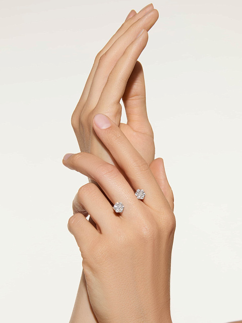 White gold ring with diamonds, 3