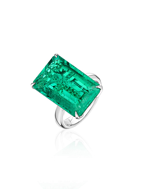 Ring with octagon-cut emerald, 1