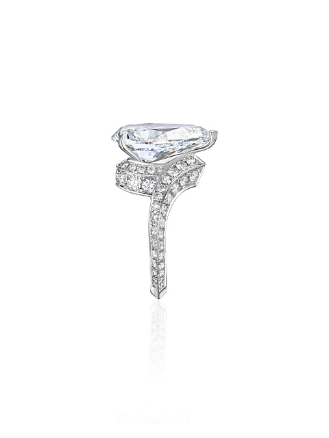 Ring with an LG pear-cut diamond, 6