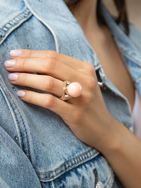Ring made of rose gold with coral and brown diamonds, 5