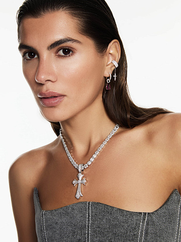 White gold hoops with pear-cut rhodolite and cross-shaped pendant, 2