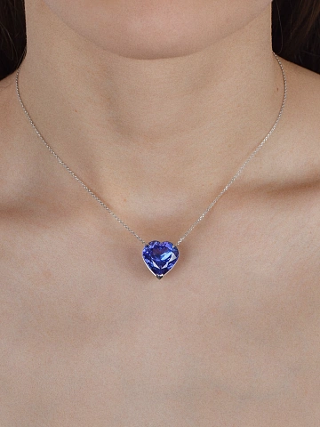 Necklace in white gold with a heart-shaped tanzanite pendant, 2