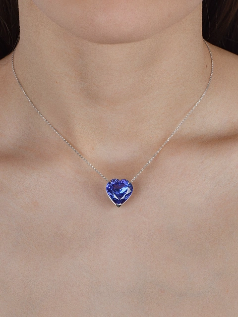 Necklace in white gold with a heart-shaped tanzanite pendant, 2