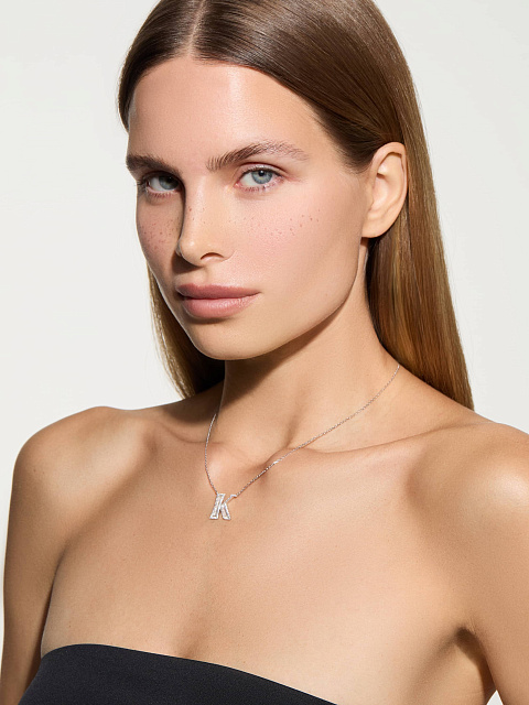 Necklace with a white gold and diamond K-shaped pendant, 2