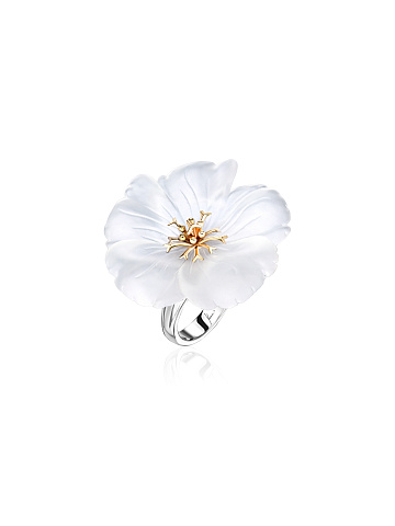 Ring with a carved quartz flower, 1