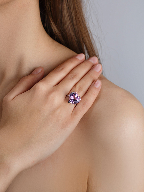 White Gold & Heart-Shaped Amethyst Ring, 4