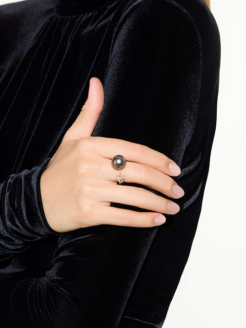 Rose gold ring with pearl and brown diamonds, 3