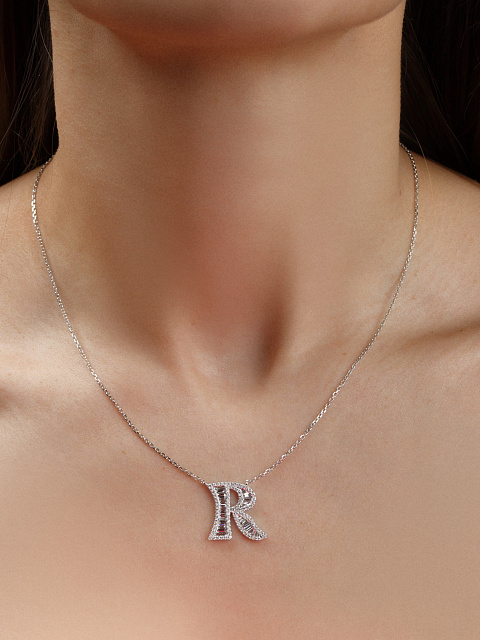 Necklace with a white gold and diamond pendant in the shape of the letter R, 2
