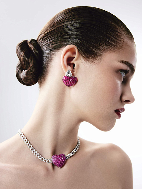 White gold stud earrings with rubies, 3