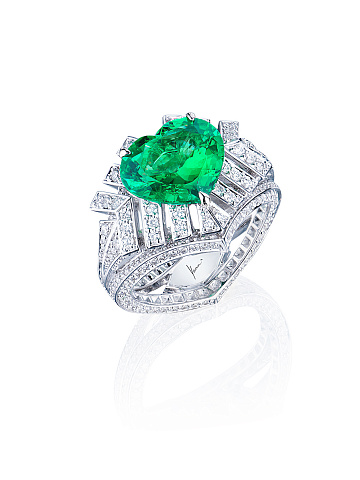 White gold ring with emeralds and diamonds, 1
