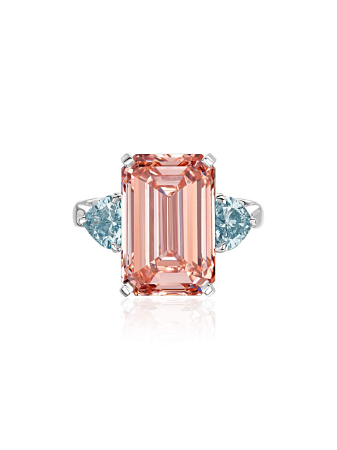 Ring with LG diamonds, 4