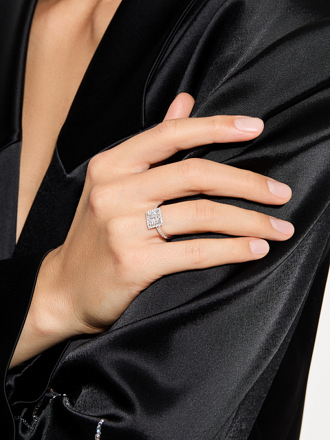 Ring with princess-cut diamonds, 2