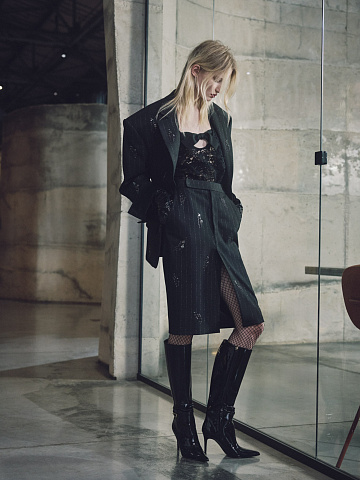 Striped skirt with floral embroidery, 2