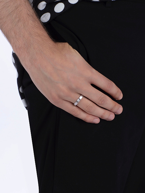 White Gold & Diamond Ring, 3