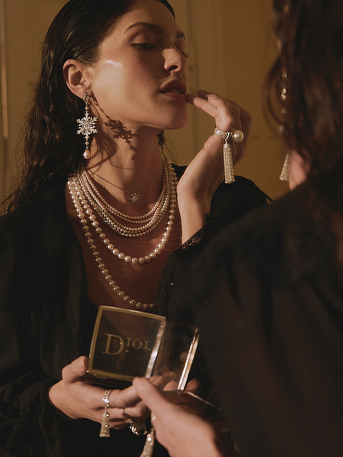 Briolette Diamond & Round Diamond & White Gold Tassel Ring, 19