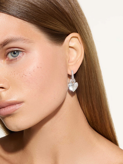 White earrings with LG diamonds in a heart cut, 3