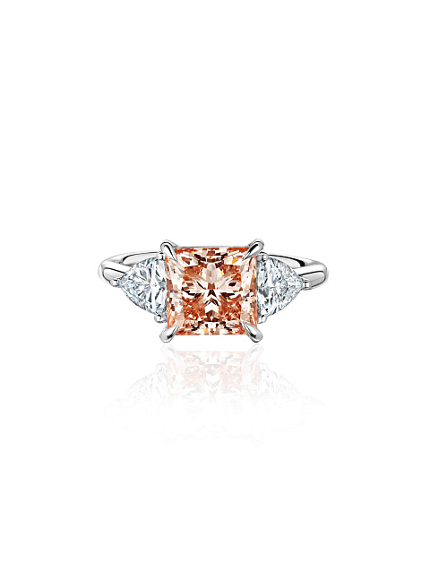 White gold ring with Fancy Vivid Pink LG diamond, 3