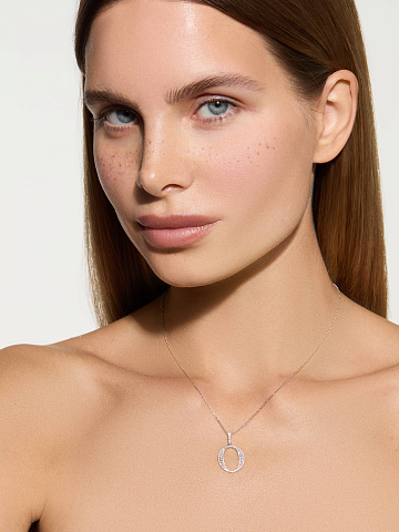 White gold necklace with an O-shaped diamond pendant, 2