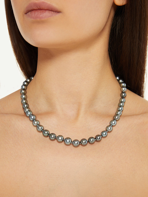 White gold necklace with Tahitian pearls, 2