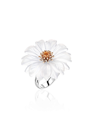 Ring with a flower made of carved quartz and citrine, 1