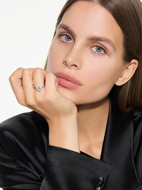 Ring with an LG diamond in a “heart” cut, 2