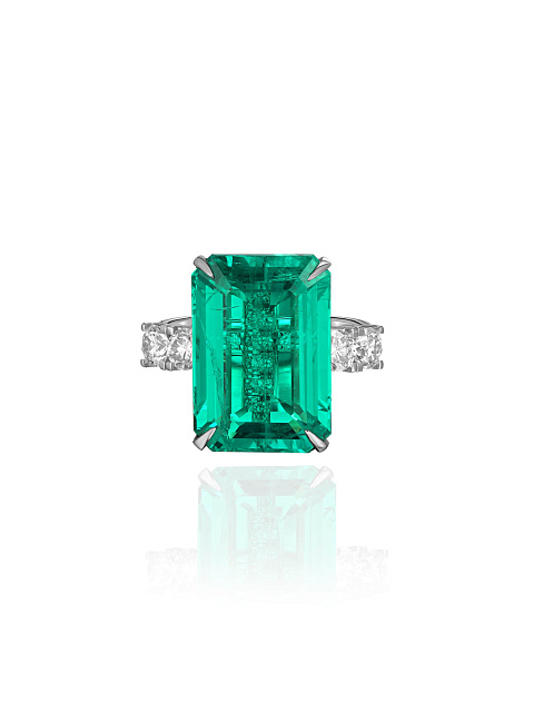 White gold ring with octagon-cut emerald, 6