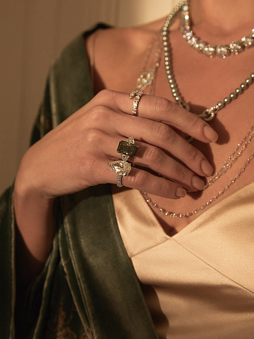 White gold ring with pear-cut diamond, 2