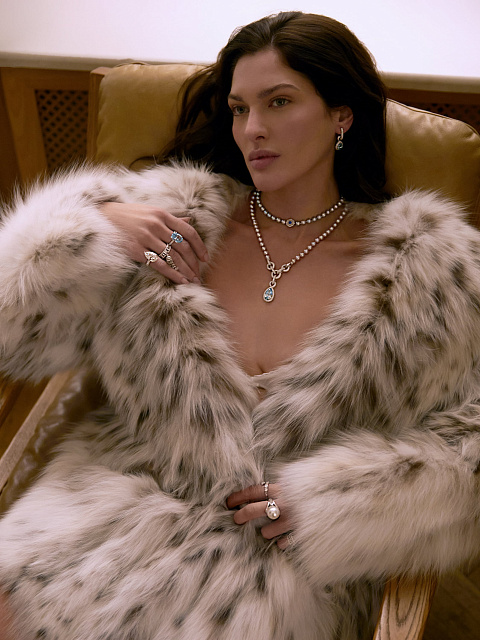 White gold pendant necklace with blue diamond and pink pearls, 7