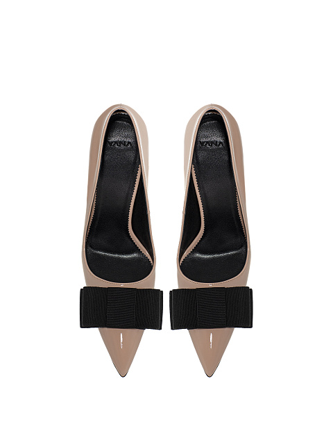 Powder-pink pumps, 5