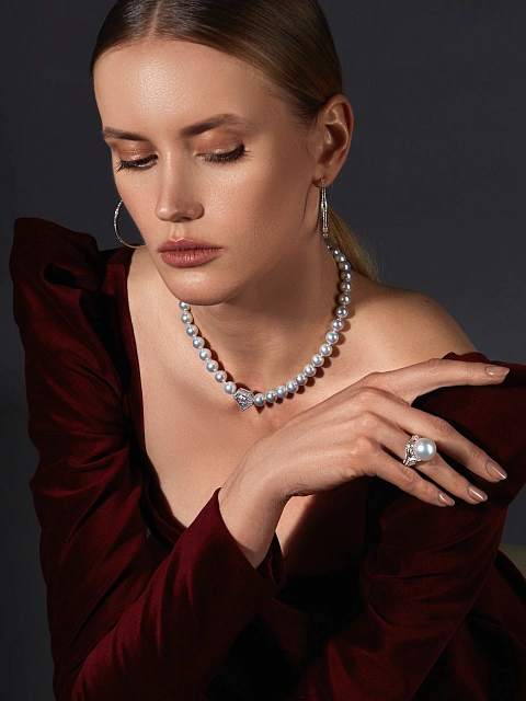 Ring made of white gold, pearls and diamonds, 15