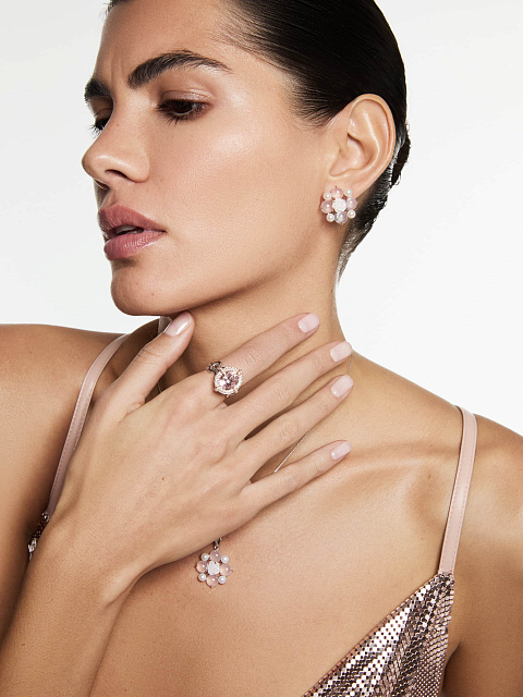 White gold pendant with carved mother-of-pearl, rose quartz and pearls, 5