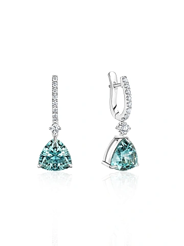White gold earrings with trillion-cut aquamarine and round diamonds, 1