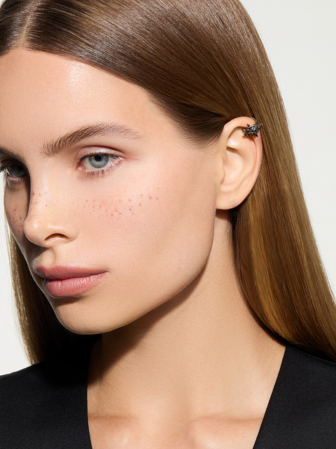 Star-shaped blackened gold ear cuff with black diamonds, 2