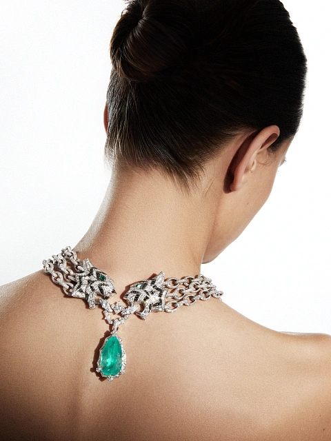 Necklace with a removable pendant in white gold with emerald and diamonds, 5