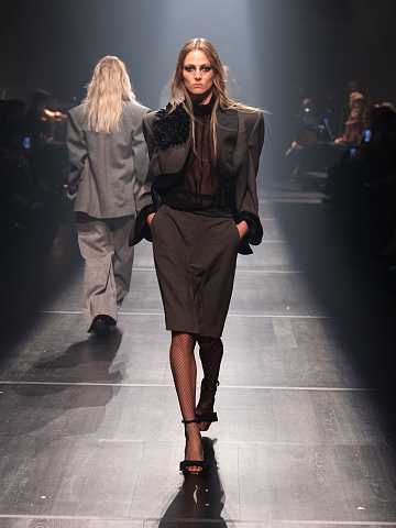 Look #10, 1