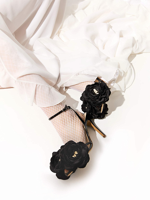 Black flower brooch, 2