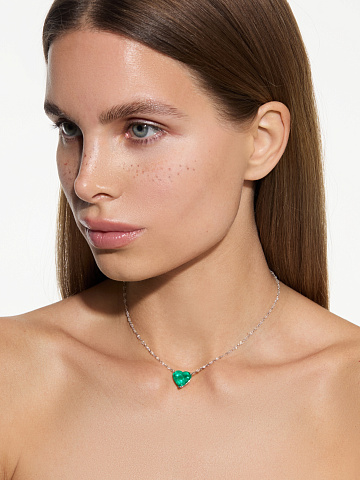 Necklace with heart-cut emerald and diamonds, 2