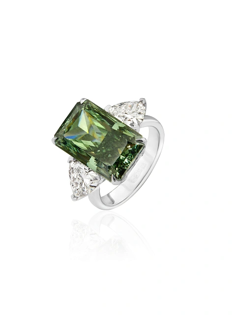 White gold ring with rectangular green diamond, 1