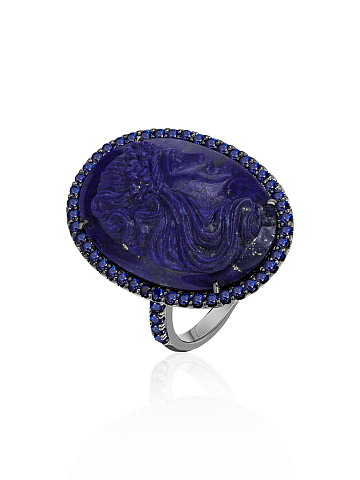 Ring in blackened gold with a cameo on lapis lazuli and sapphires, 1