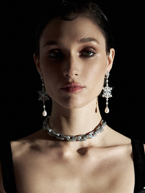 White gold snowflake earrings with diamonds and pearls, 6