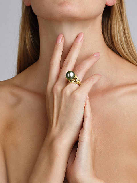 Ring made of yellow gold with pearls and diamonds, 4